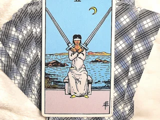 two of swords tarot card meanings